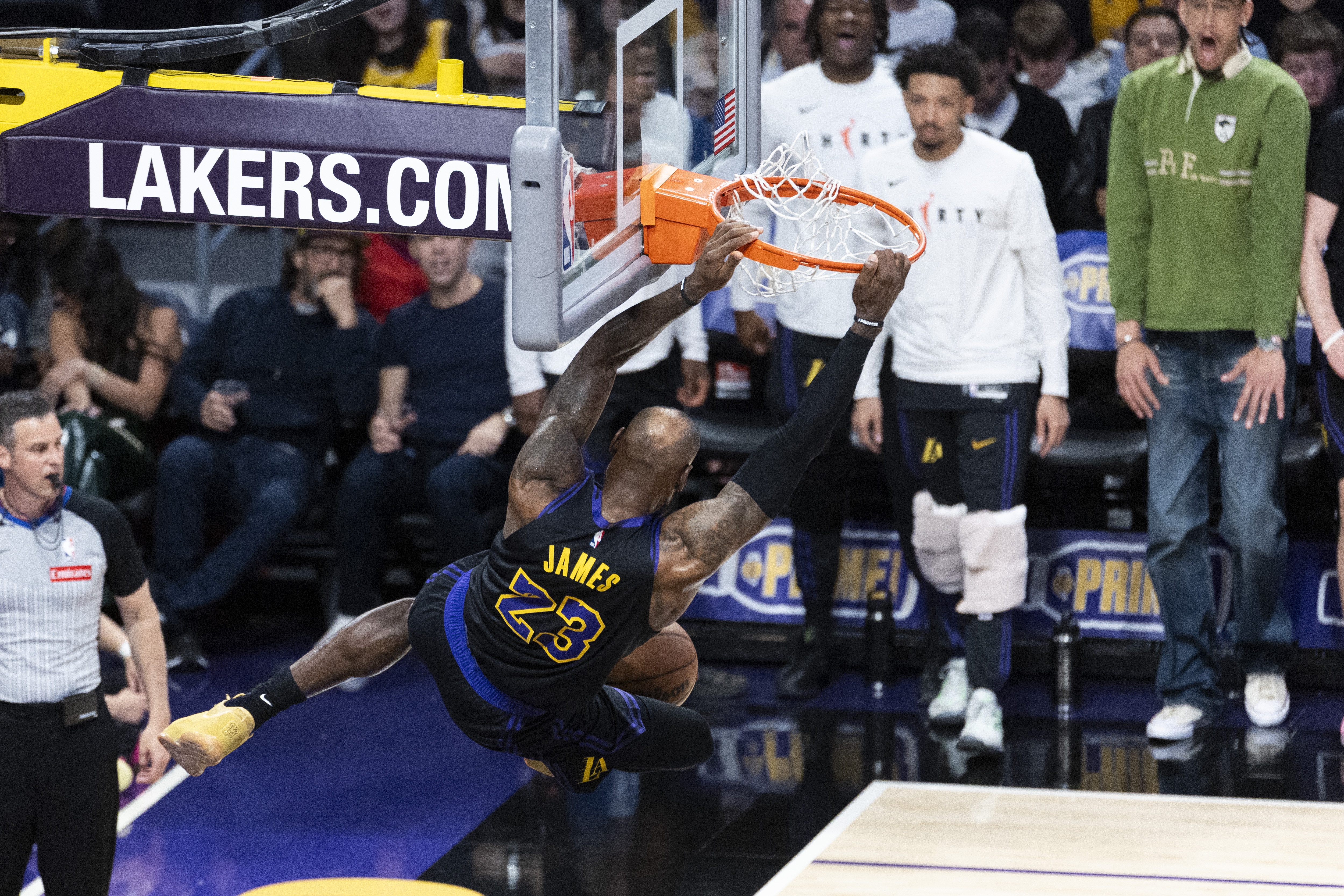 半岛体育APP-53胜29负！詹姆斯取得湖人生涯单赛季最高胜场